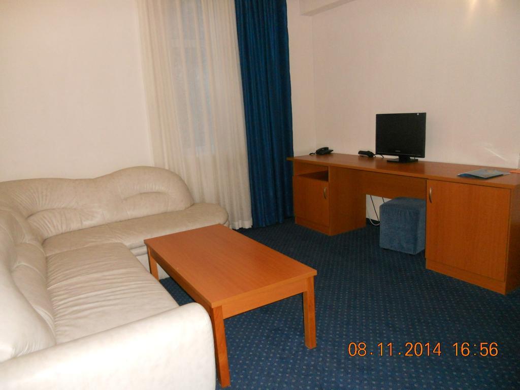 Family Hotel Helios Sevlievo Cameră foto